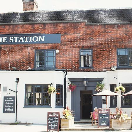 The Station Hotel West Byfleet Exterior foto